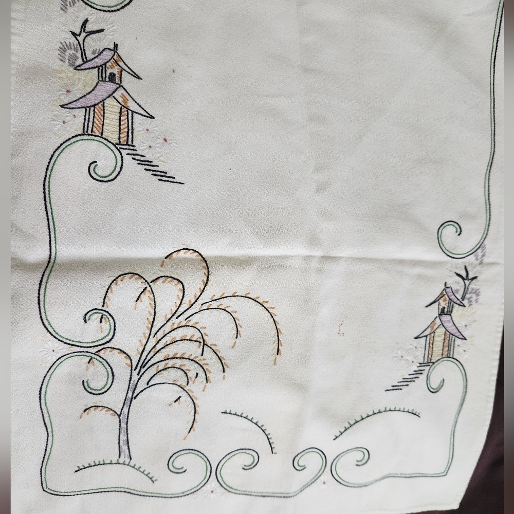 Vintage Beautiful hand embroidered table runner